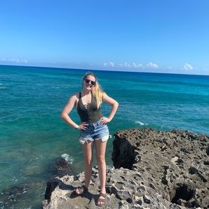 Meet your Posher, Kelli